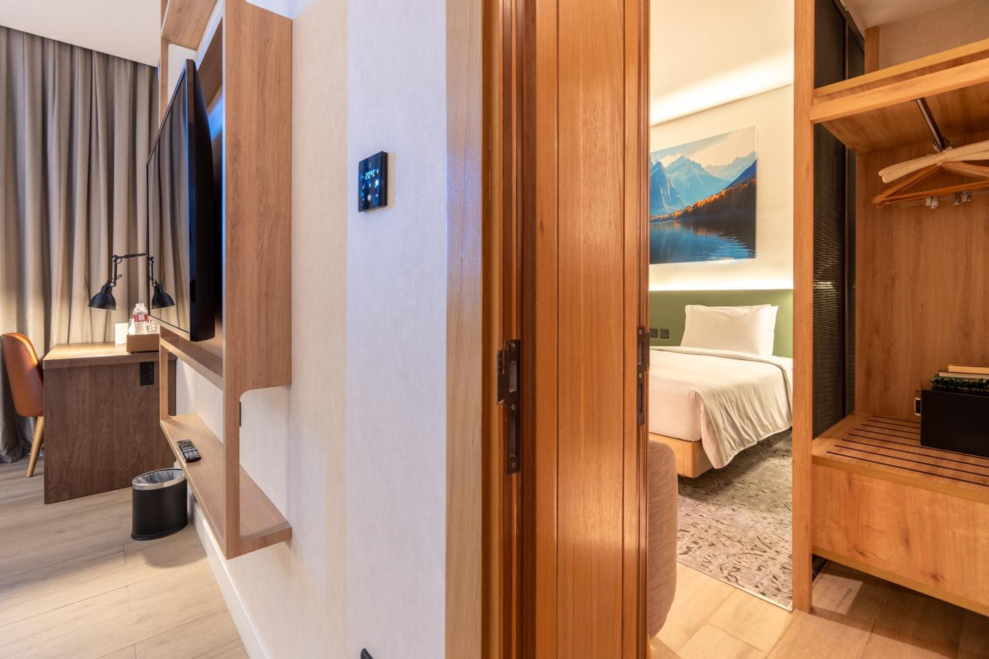 West Walk Retaj Hotel Al Rayyan Екстериор снимка